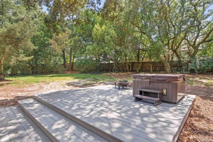 Property Photo: 121 Gilmore Dr FL 32561