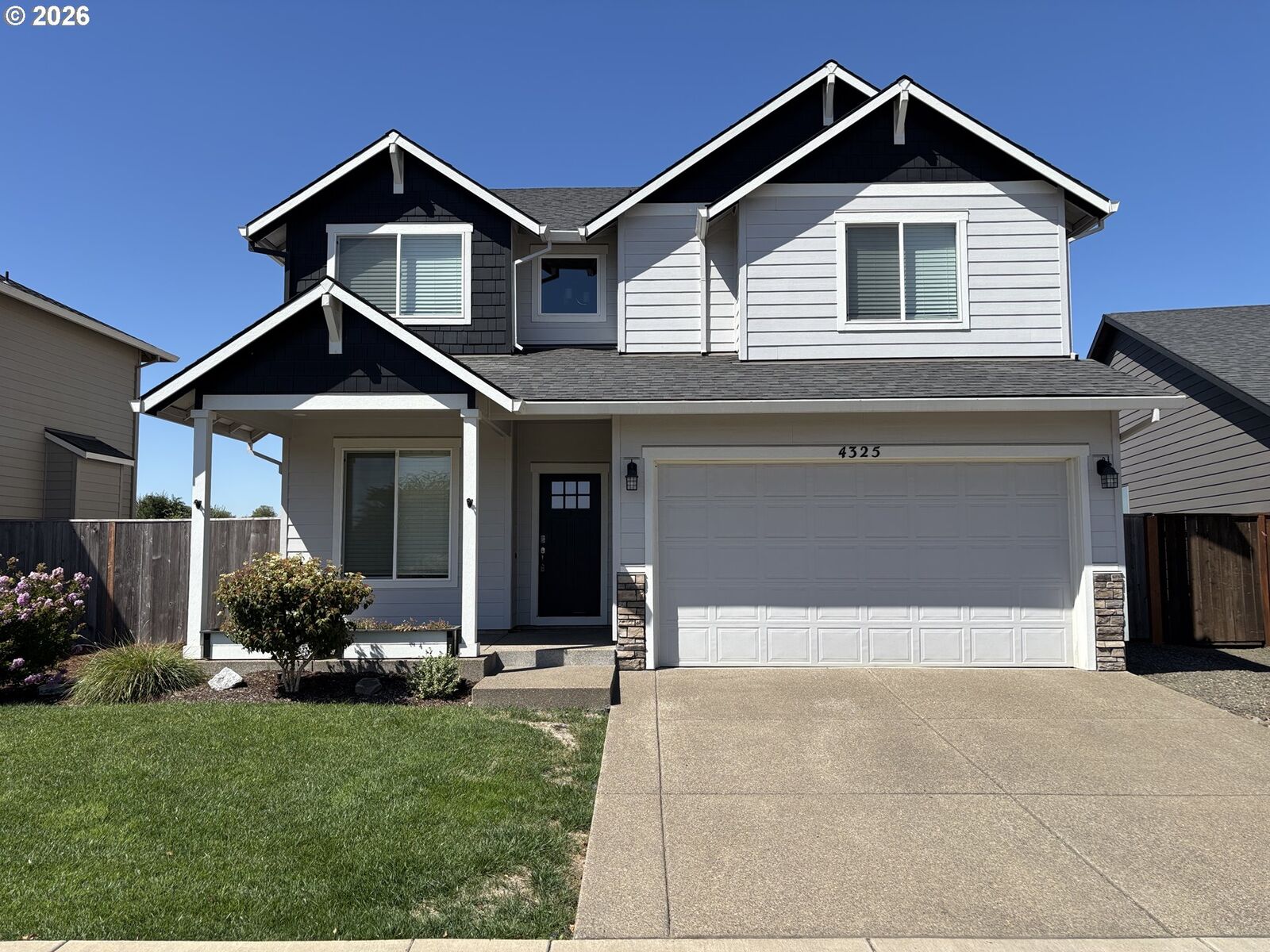 Property Photo: 4325 Somerset Dr NE OR 97322