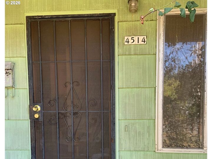 Property Photo:  4514 SE Gladstone St  OR 97206 