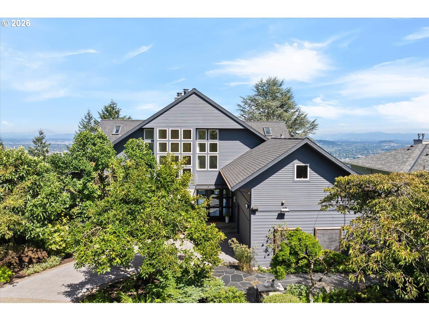 Property Photo: 4260 SW Council Crest Dr OR 97239