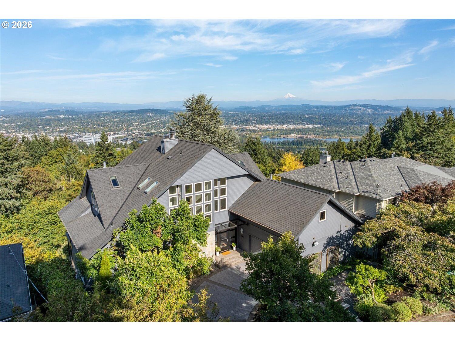 Property Photo:  4260 SW Council Crest Dr  OR 97239 