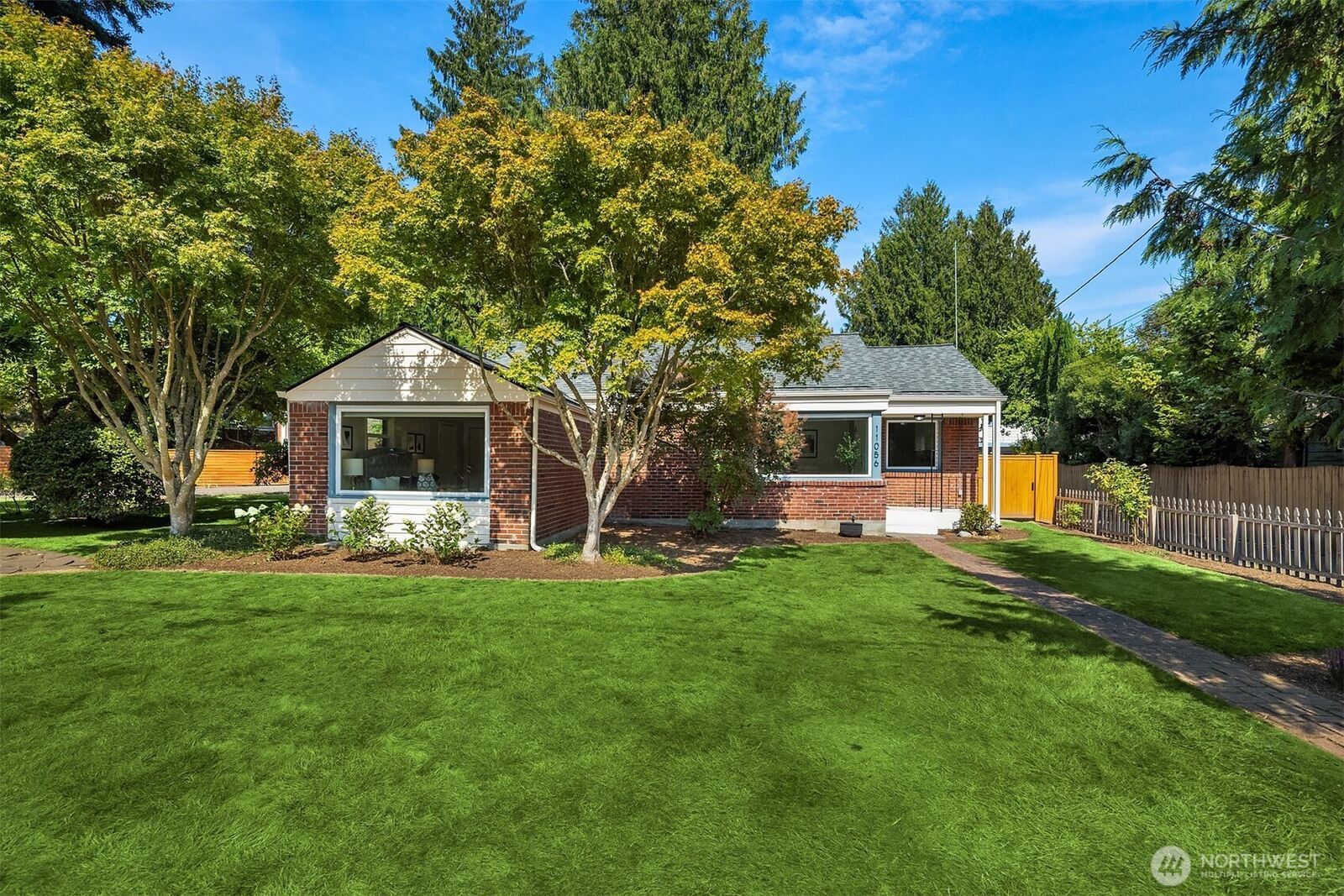 Property Photo:  11056  Goodwin Way NE  WA 98125 