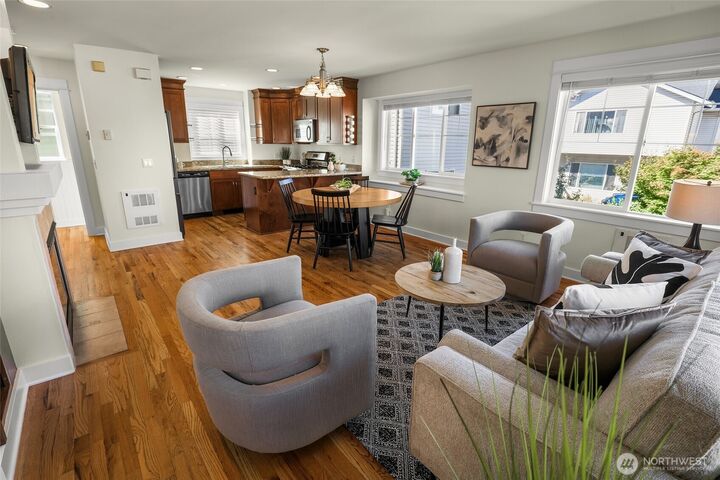 Property Photo:  8846  Midvale Avenue N B  WA 98103 