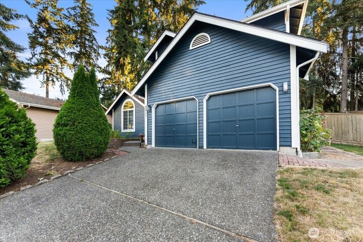 Property Photo: 5421 James Place SE WA 98092
