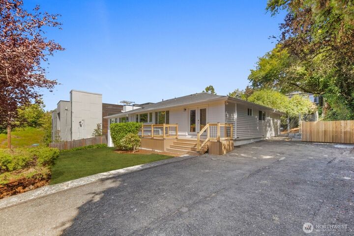Property Photo:  1510  Bradner Place S  WA 98144 