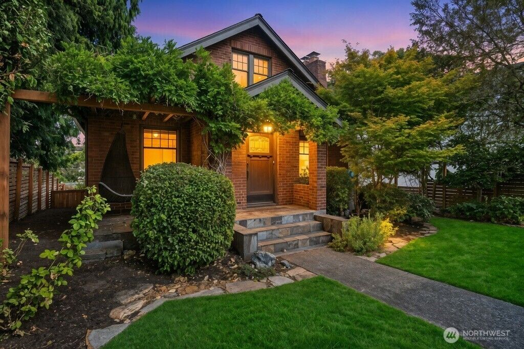 Property Photo: 3228 35th Avenue W WA 98199