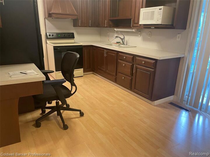 Property Photo:  1961 Laurel Oak Drive  MI 48507 
