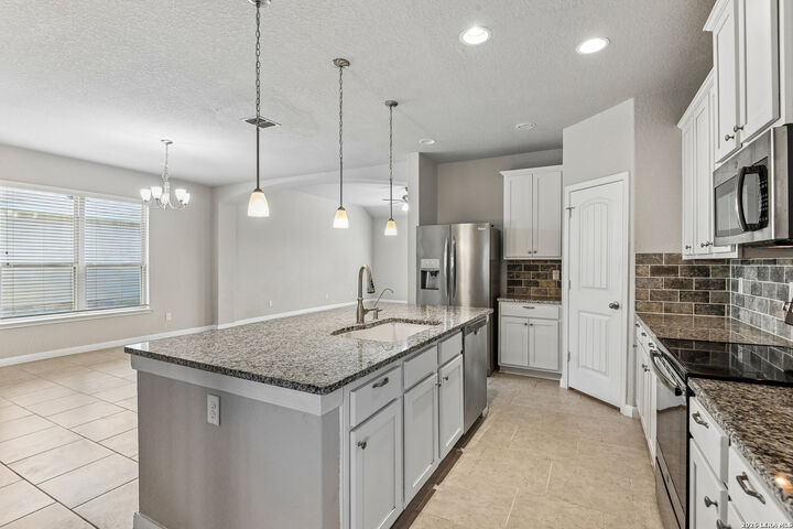 Property Photo:  6022 Snorkel Sq  TX 78109 
