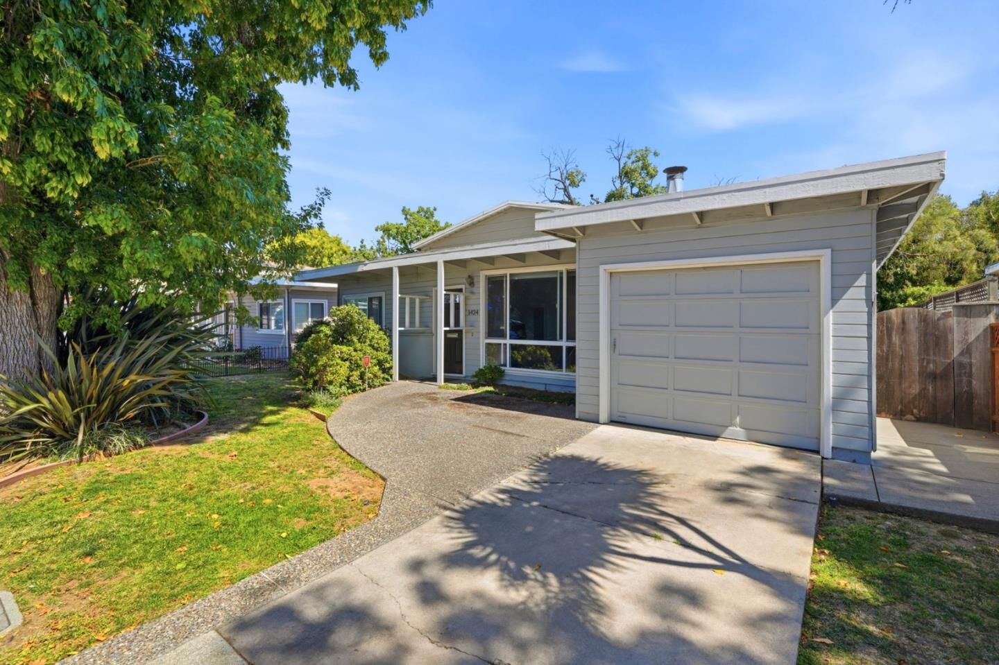Property Photo: 1424 Hemlock Avenue CA 94401