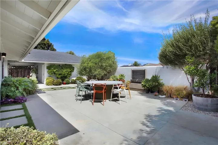 Property Photo:  927 Bellis Street  CA 92660 