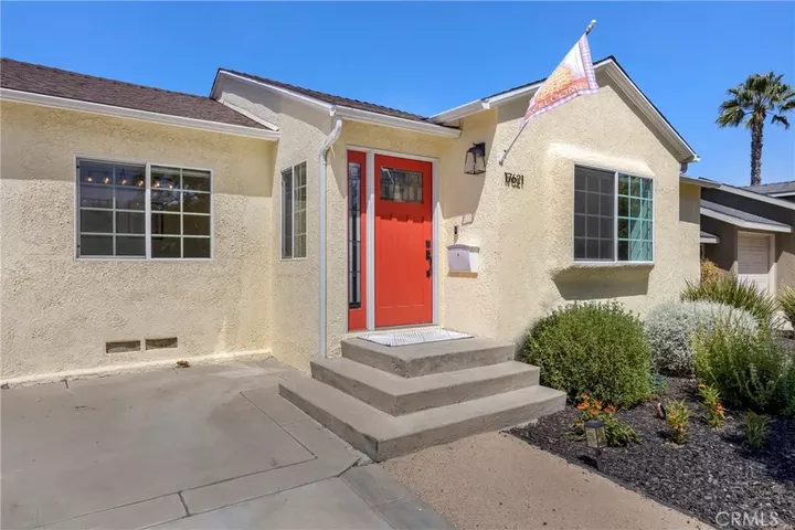 Property Photo: 17621 Collins Street CA 91316