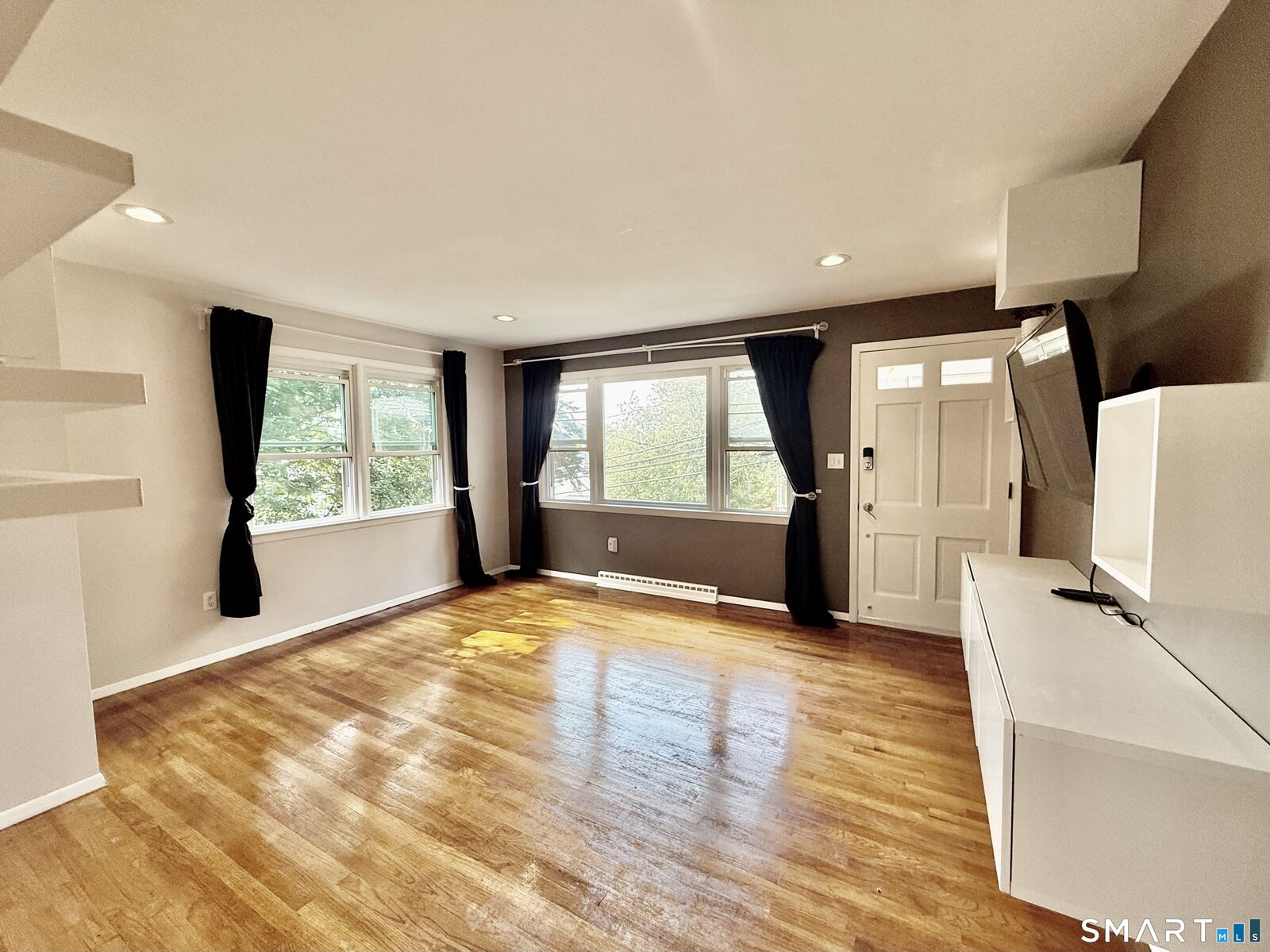 Property Photo:  220 Foxon Hill Road  CT 06513 