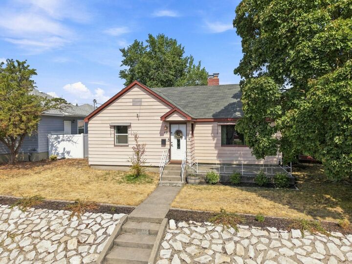 Property Photo: 49 E Providence Ave WA 99207