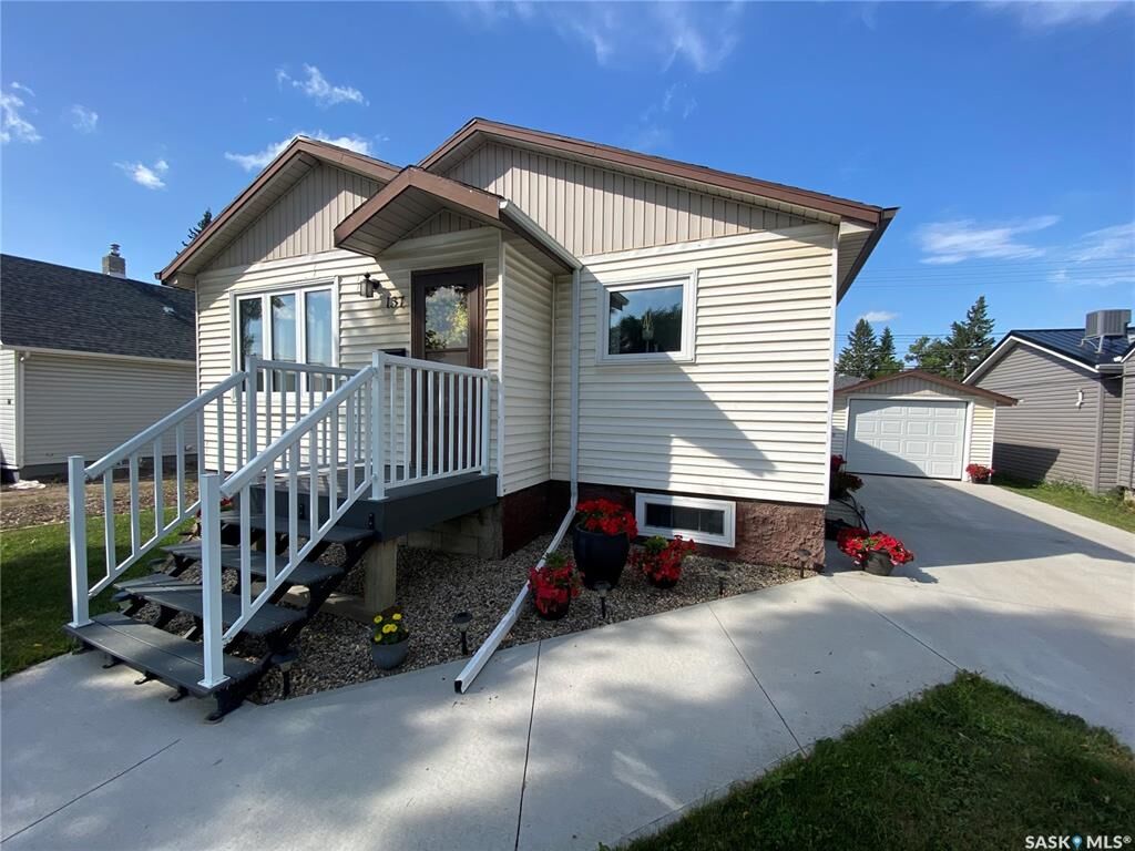 Property Photo:  157 Broadway Street W  SK S3N 0M5 
