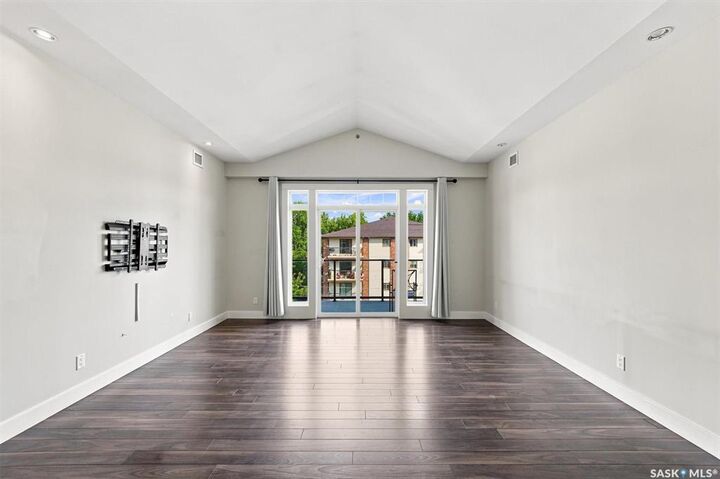 Property Photo:  721 8th Street E 305  SK S7H 0R4 
