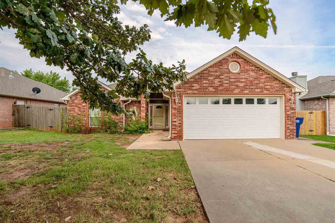 Property Photo: 2206 N Manning Street OK 74075