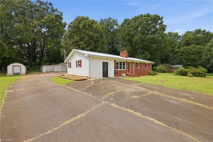 Property Photo:  212 Circle Drive  NC 27017 