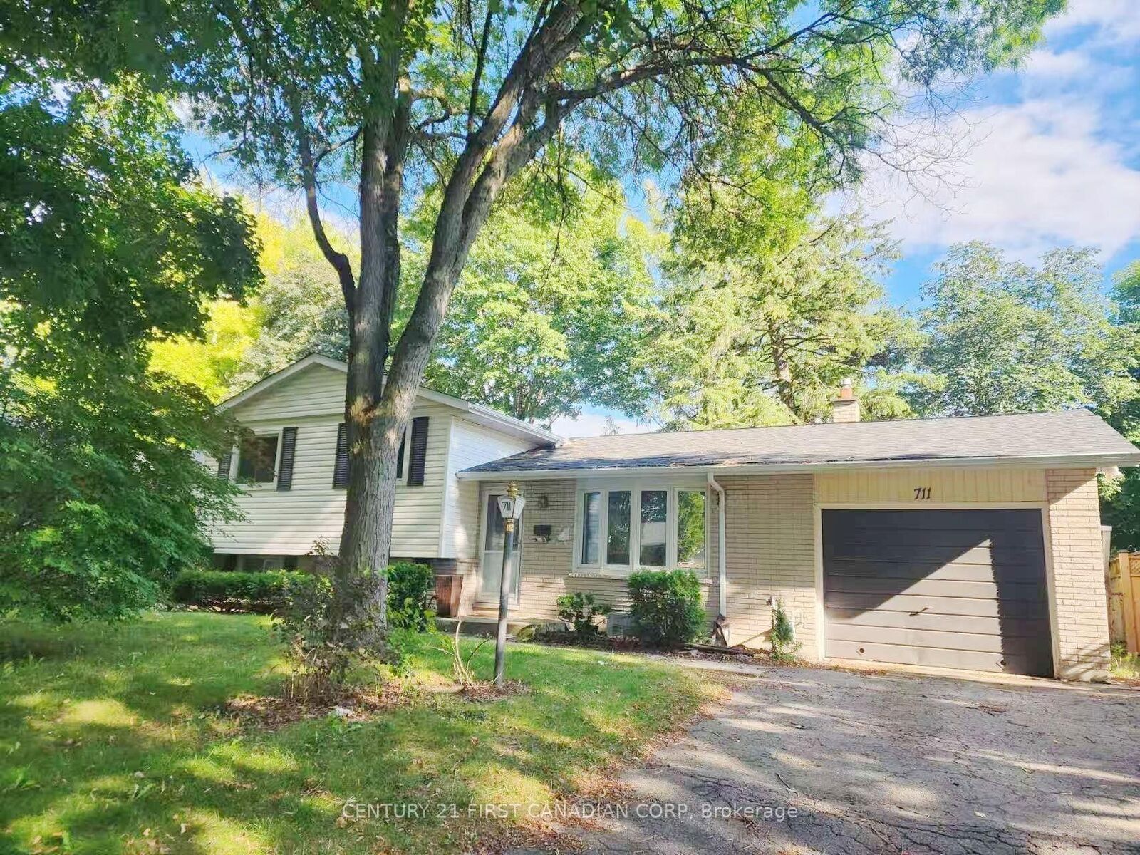 Property Photo:  711 Algoma Avenue Upper Level  ON N5X 1W4 