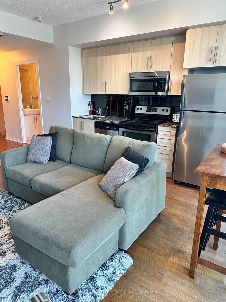 Property Photo:  65 Bremner Boulevard 4706  ON M5J 0A7 