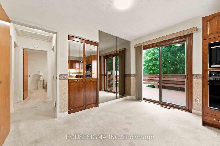 Property Photo:  1347 Avenue R Avenue  ON K1G 0C1 
