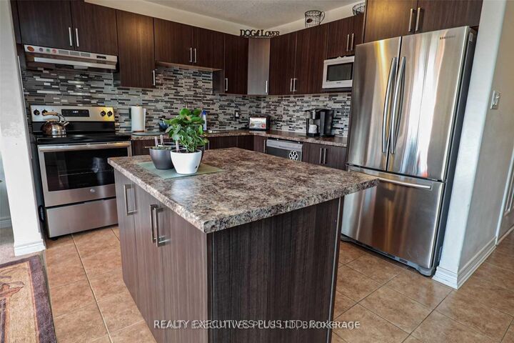 Property Photo:  124 Preston Drive  ON L9W 4K3 