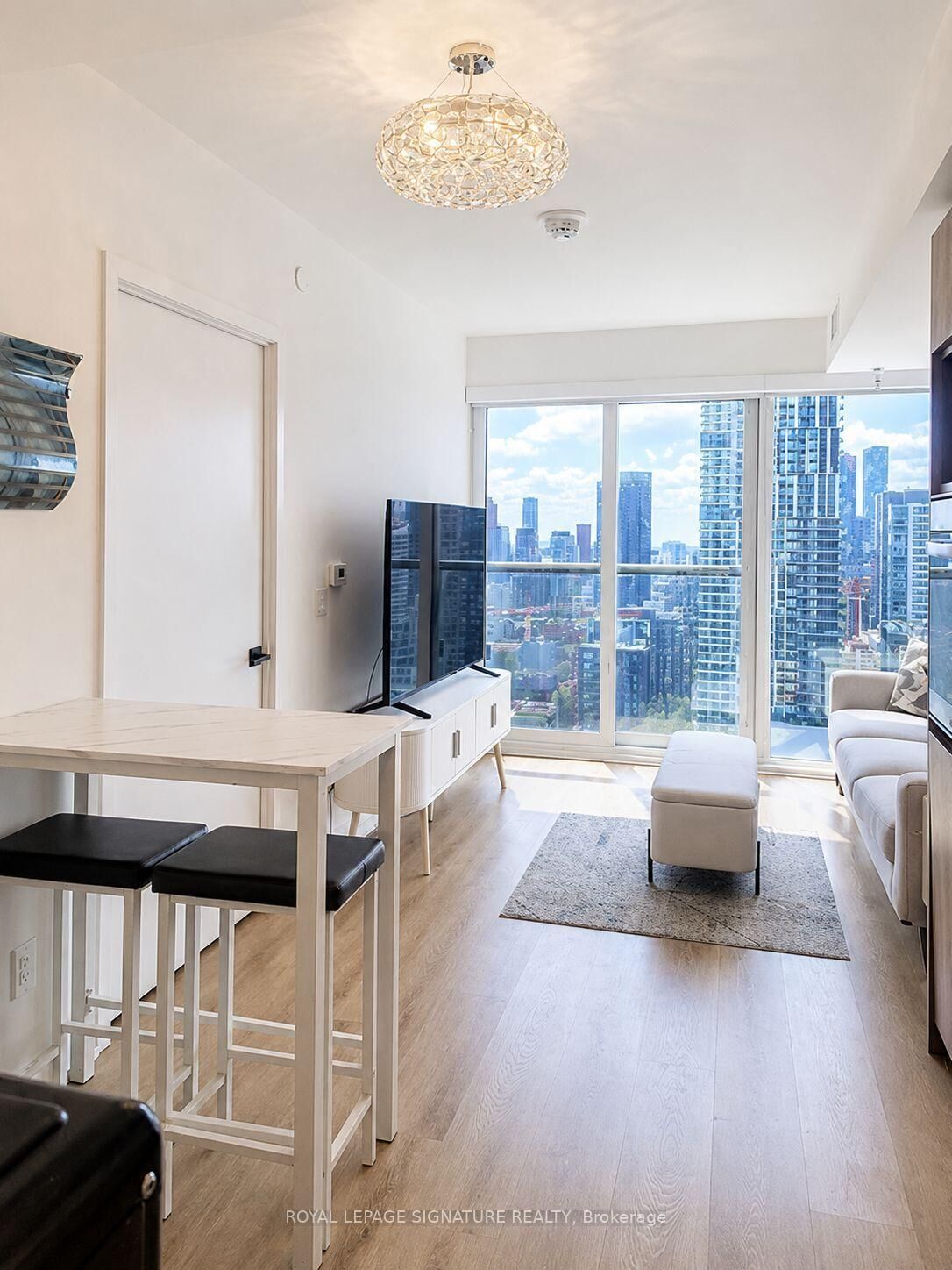 Property Photo: 319 Jarvis Street 2916 ON M5B 0C8