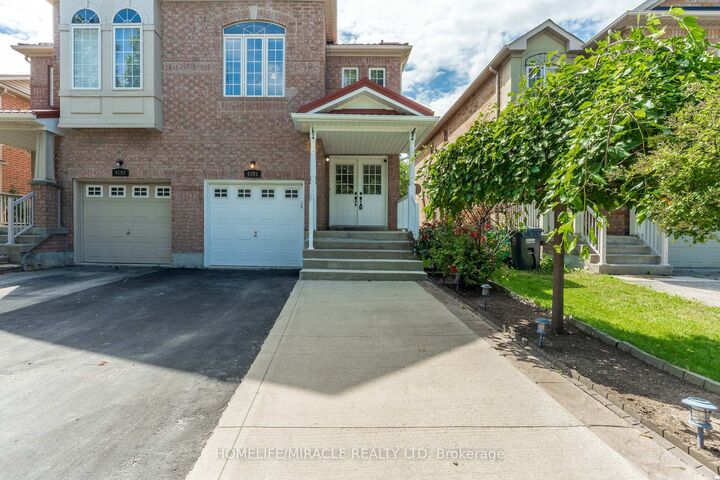Property Photo:  4191 Goldenrod Crescent  ON L5V 3C2 