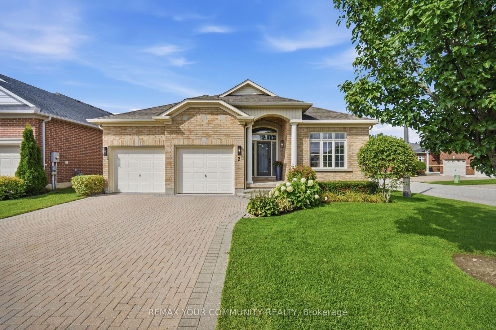 Property Photo: 2 Suggs Lane ON L4A 0K6