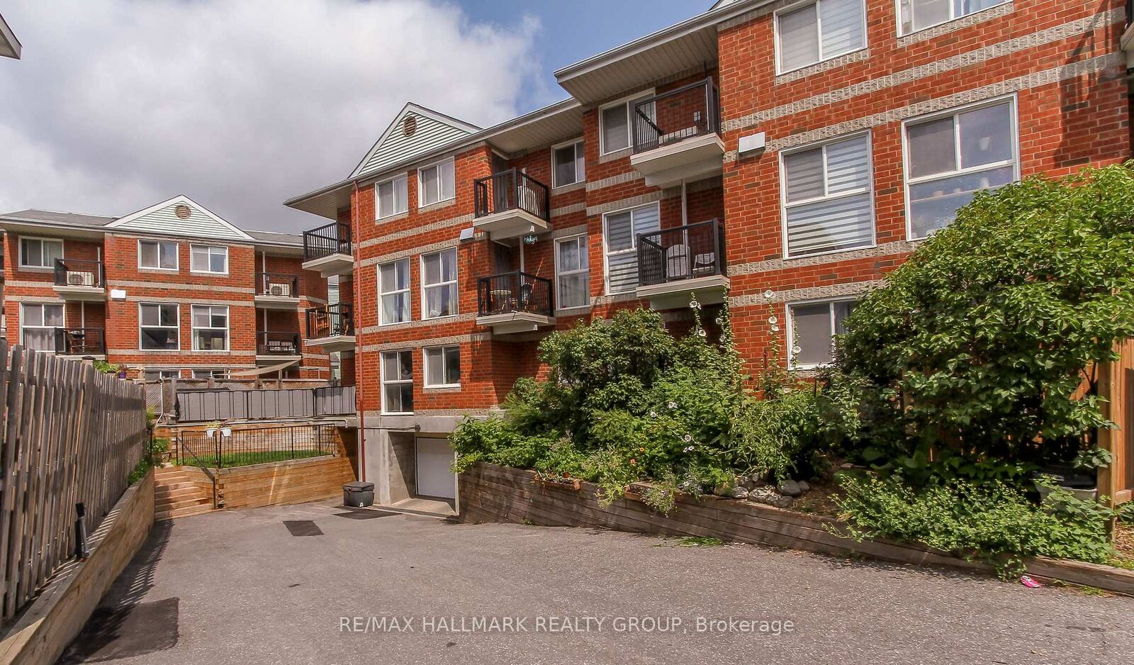 Property Photo:  3 Armstrong Street 8  ON K1Y 4T1 