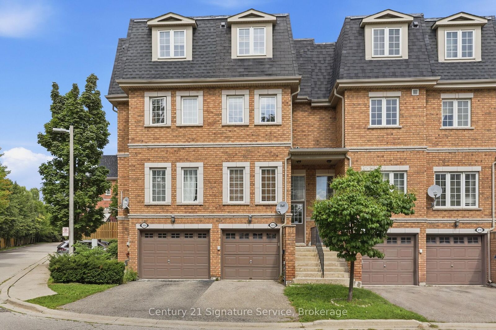 Property Photo:  435 Hensall Circle 223  ON L5A 4P1 