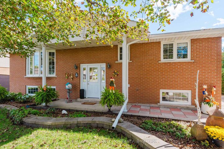 Property Photo:  929 Wellington Street  ON N0H 2C3 