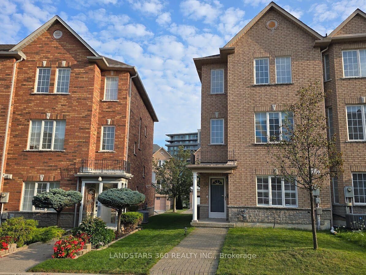 Property Photo: 19 Azalea Gate Way ON L3T 7T9