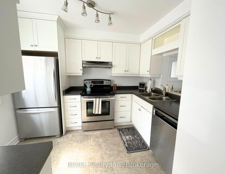 Property Photo:  5815 Swayze Drive 11  ON L2J 3W3 