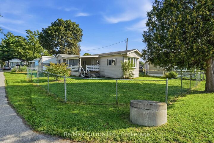 Property Photo: 63 Whites Road 15 ON K8V 5P5