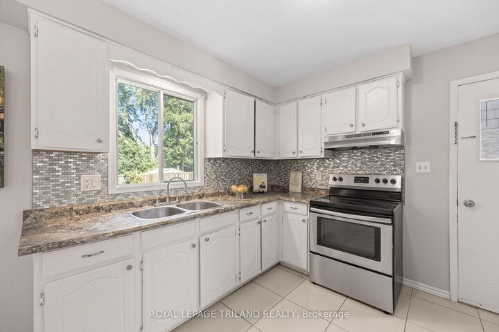Property Photo: 1769 Aldersbrook Road ON N6G 3E2