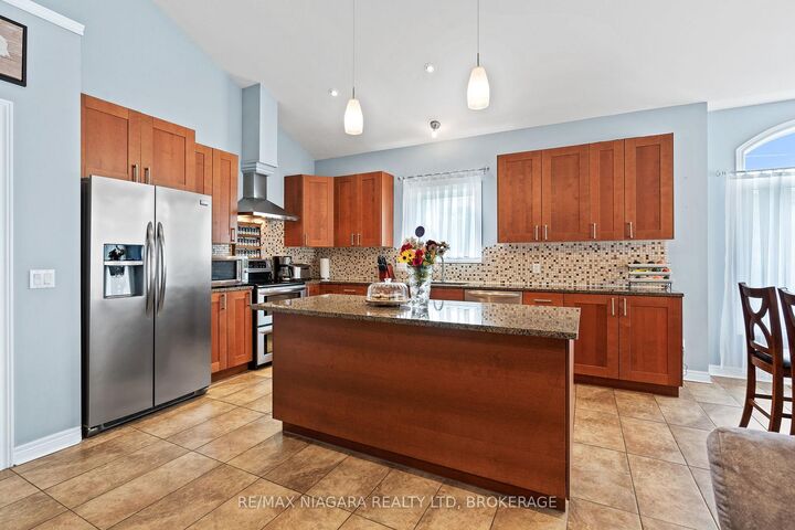 Property Photo: 255 Lakeshore Road ON L2M 1R9
