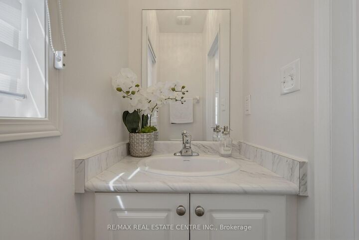 Property Photo:  16 Gulfbrook Circle  ON L6Z 0G4 