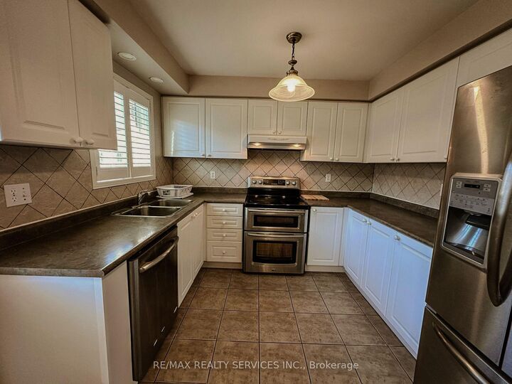 Property Photo:  41 Sandyshores Drive  ON L6R 2H2 