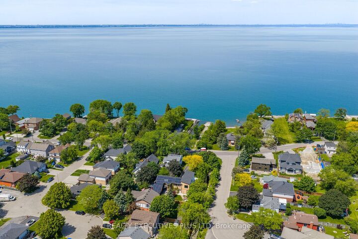 Property Photo:  36 Lakeview Drive  ON L8E 4X2 