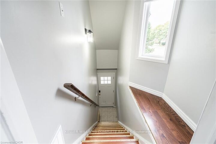 Property Photo:  266 Limeridge Road E 1  ON L9A 2S7 