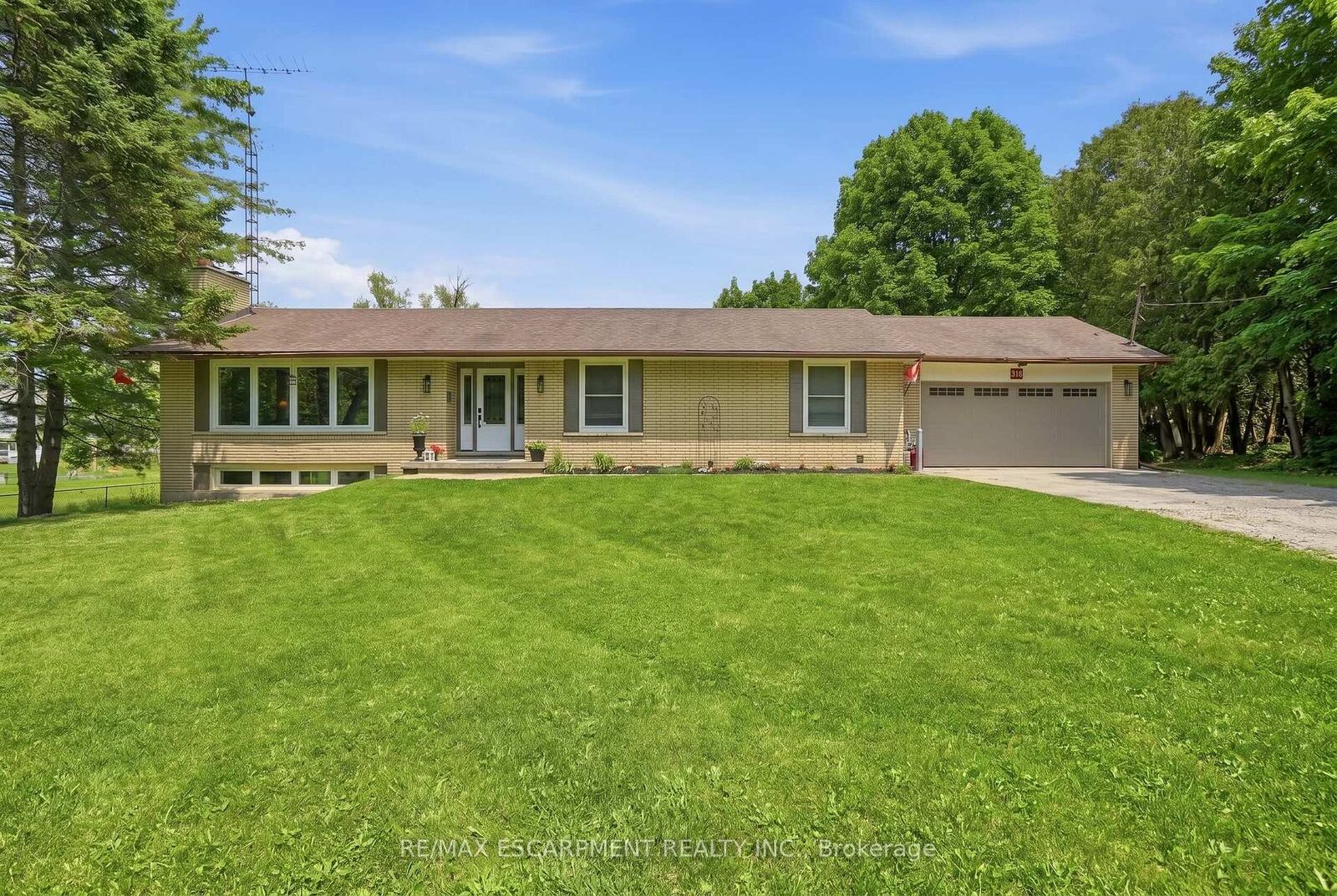 Property Photo: 318 Freelton Road ON N0B 2J0