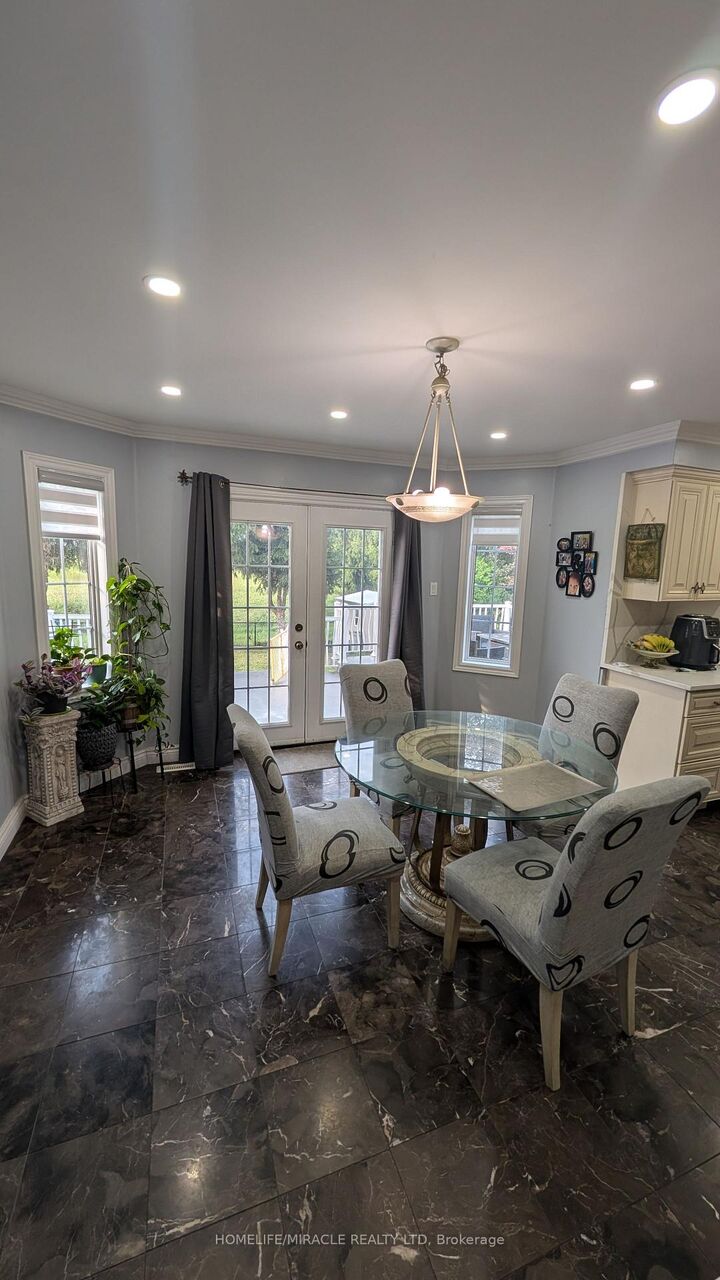 Property Photo:  65 Timber Lane  ON L4L 3J6 