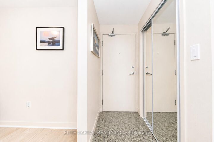 10 Navy Wharf Court 1008 — photo 1