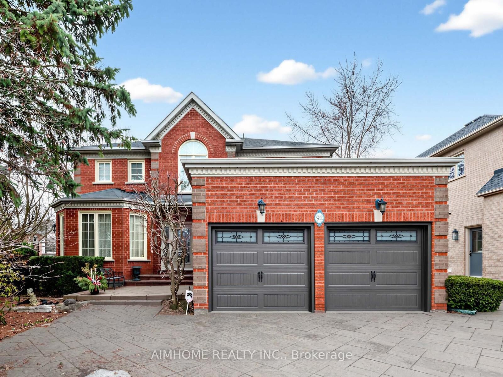 Property Photo:  92 Braeside Square  ON L3R 0A5 