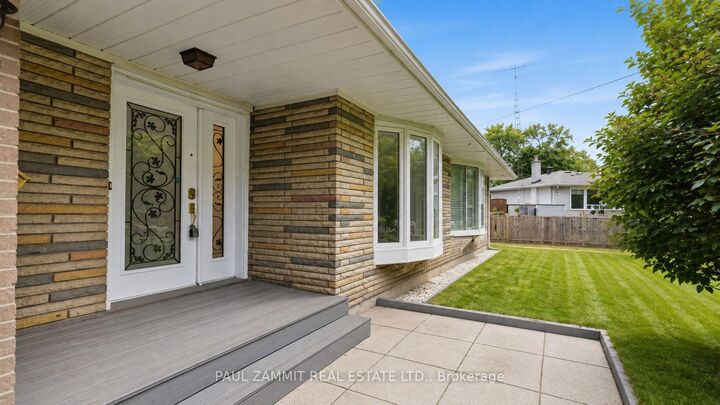 Property Photo: 6 King Richard Court ON L3P 1M1