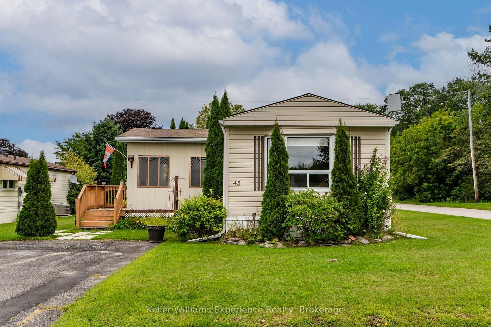Property Photo: 45 Northland Drive ON L4R 5B6