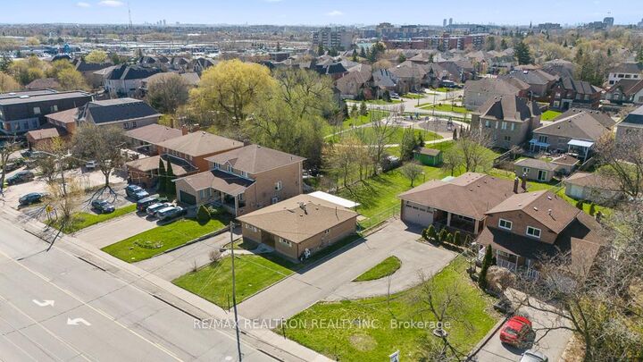 Property Photo:  163 Elgin Mills Road W  ON L4C 4M3 