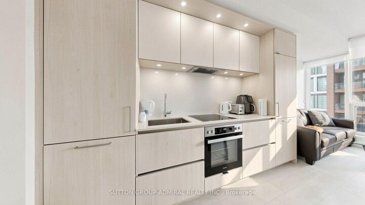 Property Photo: 35 Mercer Street 3011 ON M5V 0V1
