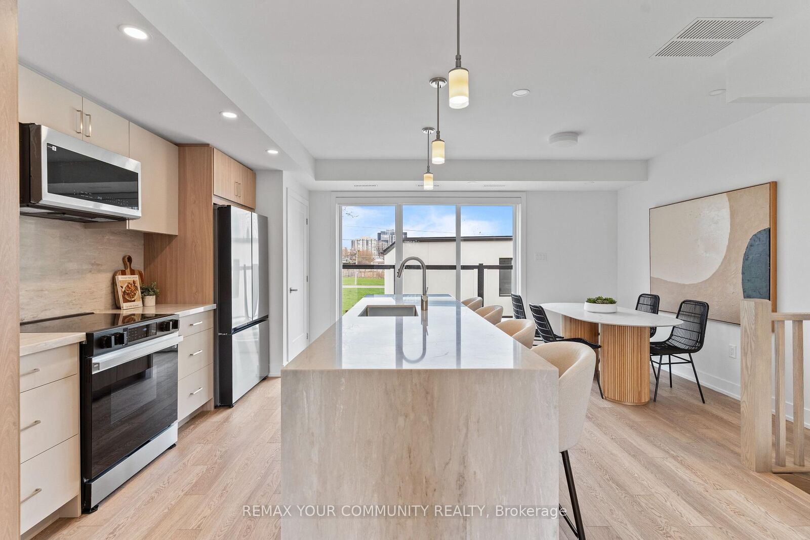 Property Photo:  15 Acorn Avenue 3  ON M9B 3P7 