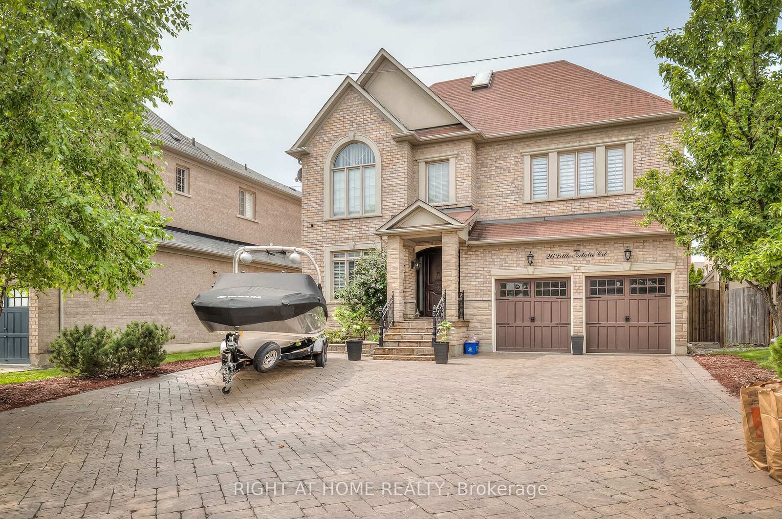 Property Photo:  26 Little Natalie Court  ON L6A 0J1 